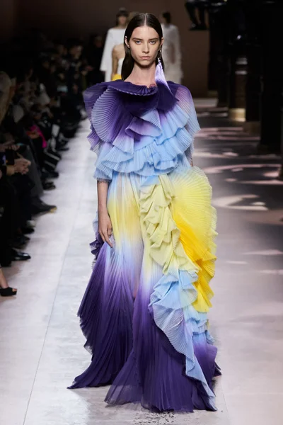 Look 17